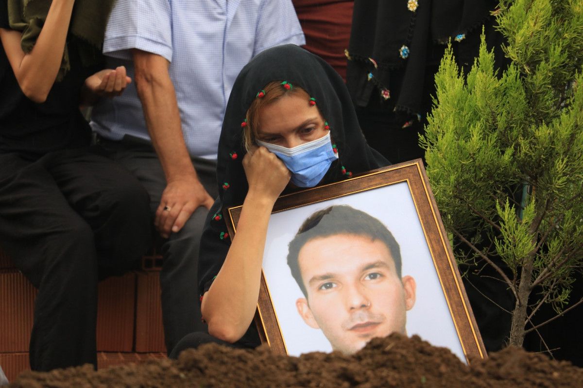 Antalya daki uçurumda ölü bulunan genç, Samsun da defnedildi #1