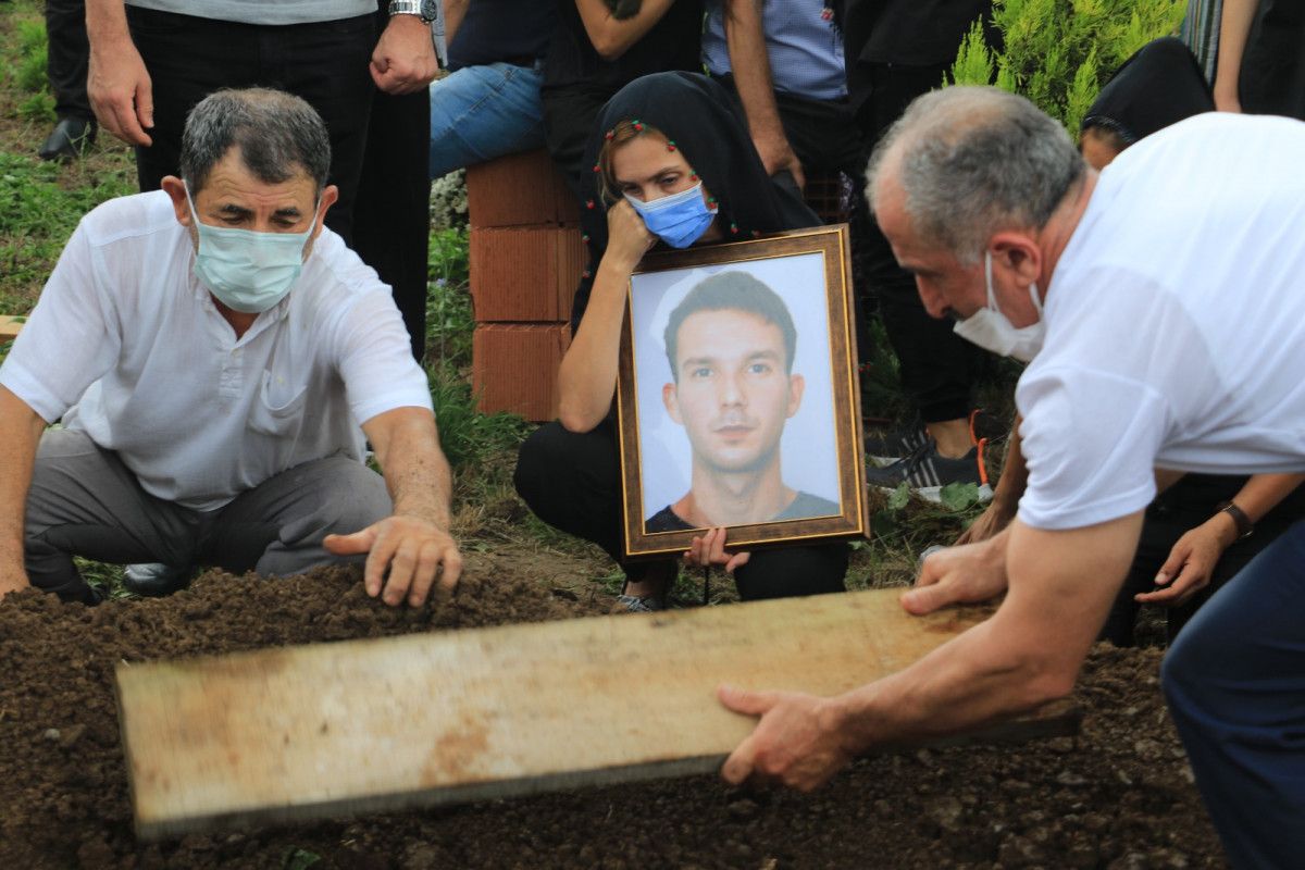 Antalya daki uçurumda ölü bulunan genç, Samsun da defnedildi #8