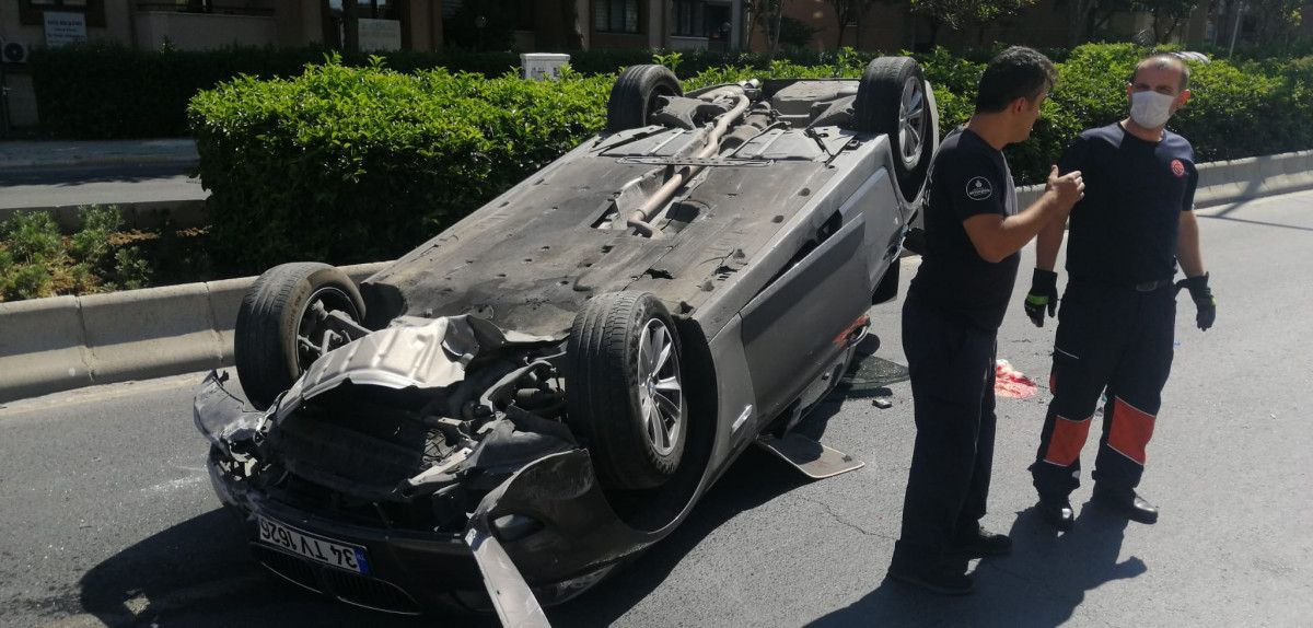 Başakşehir de sürücü, aracıyla takla attı: 3 yaralı #1