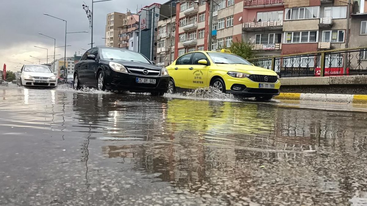 Erzurum da sağanak yağış etkili oldu #1
