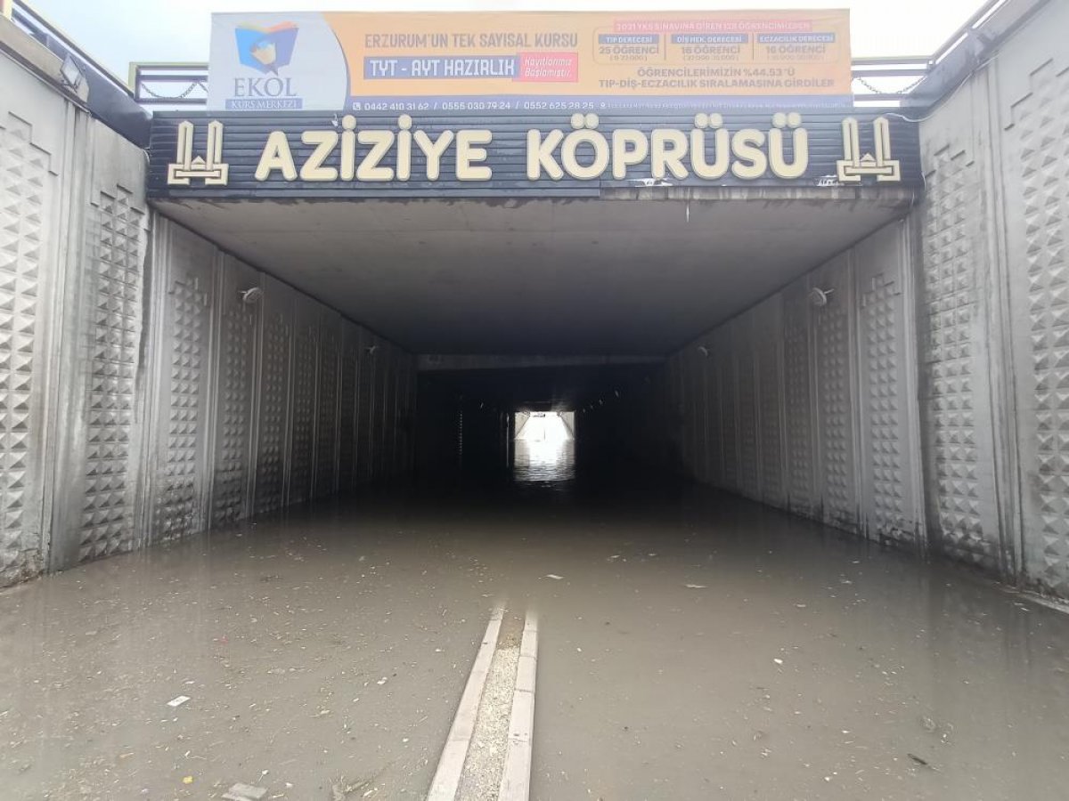 Erzurum da sağanak yağış etkili oldu #3