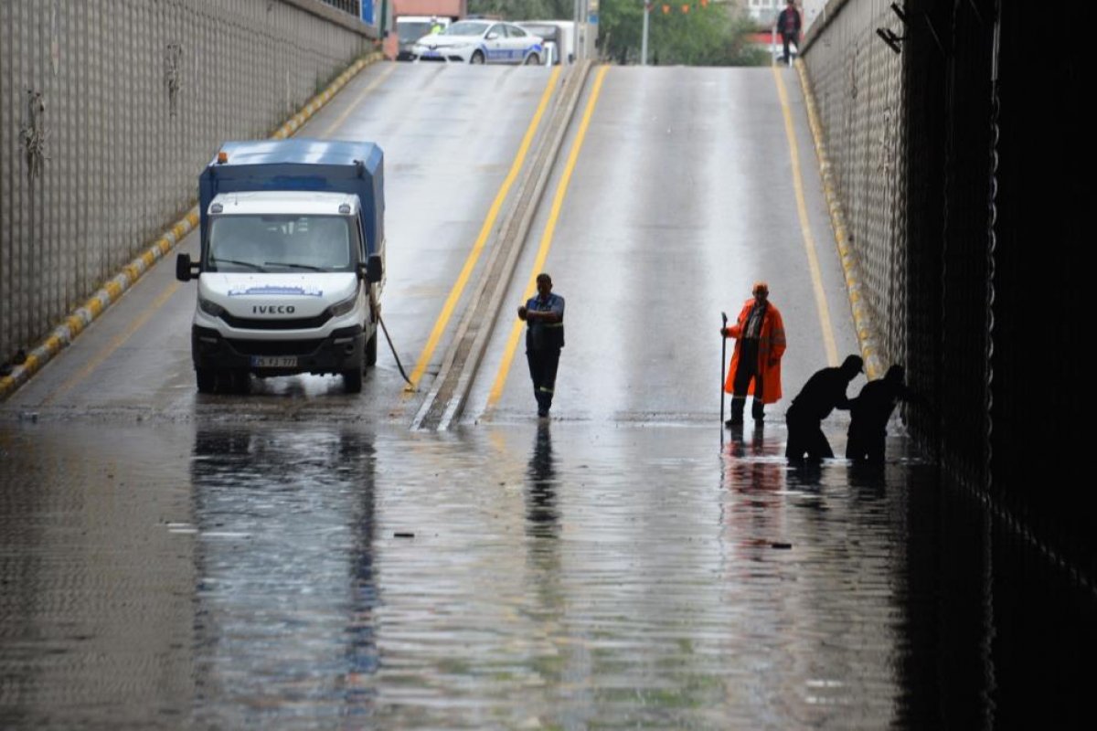 Erzurum da sağanak yağış etkili oldu #8