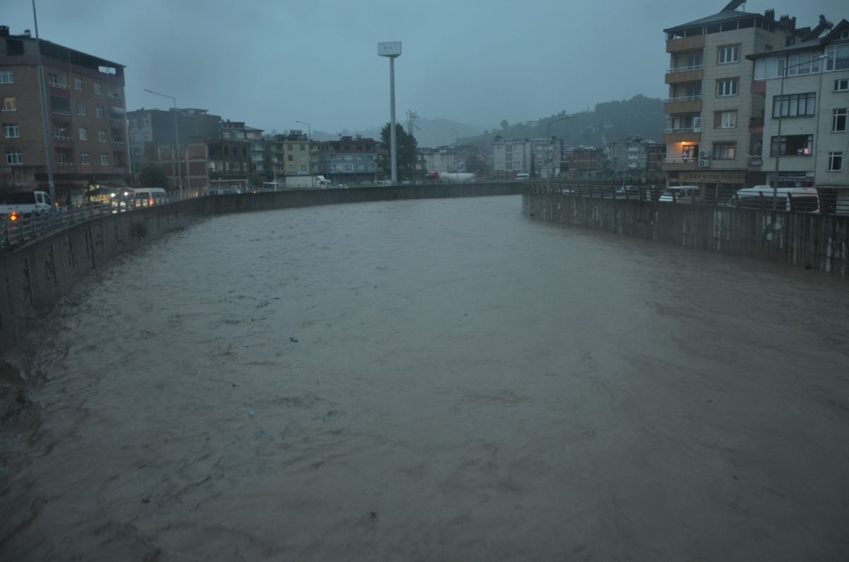 Ordu nun Ünye ilçesini sel vurdu #1