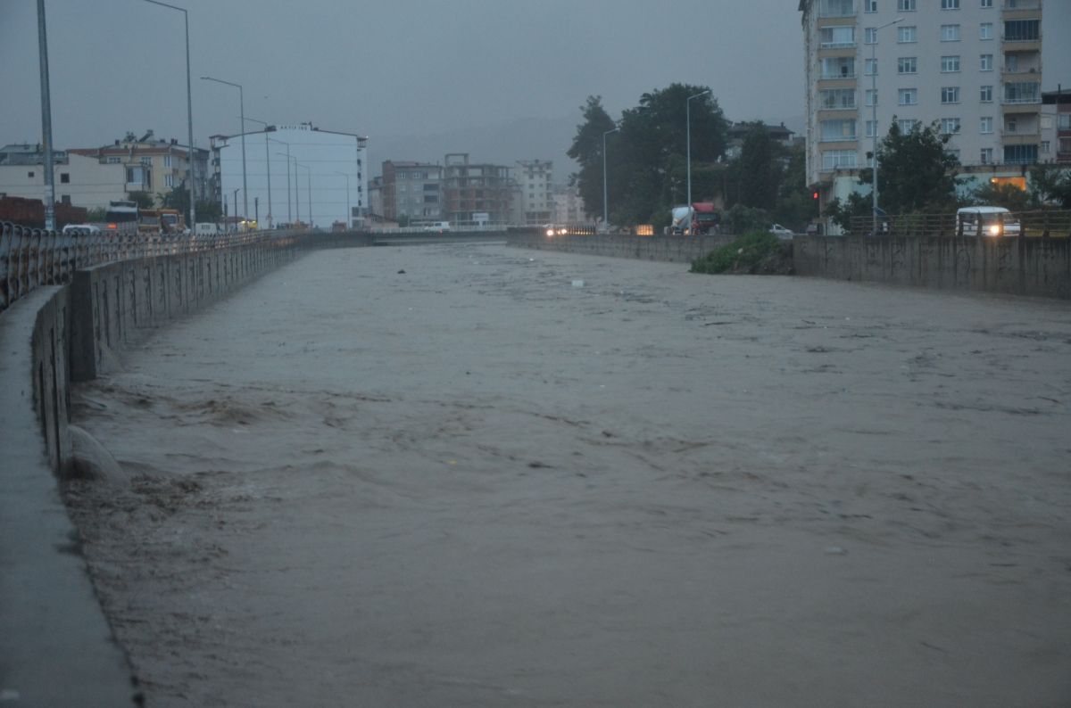 Ordu nun Ünye ilçesini sel vurdu #2