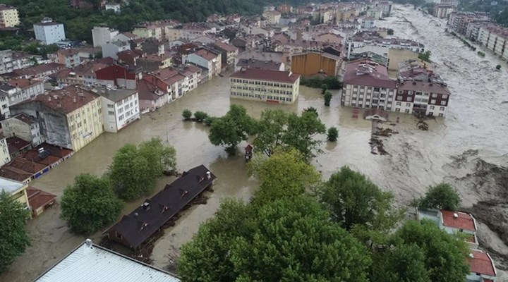Sel felaketinde can kaybı 62'ye yükseldi